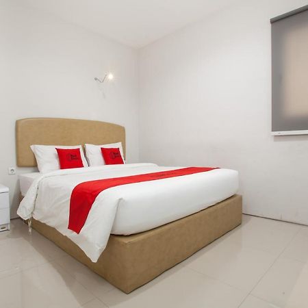 Hotel Reddoorz Near Pasar Turi Station Kapasari Exteriér fotografie