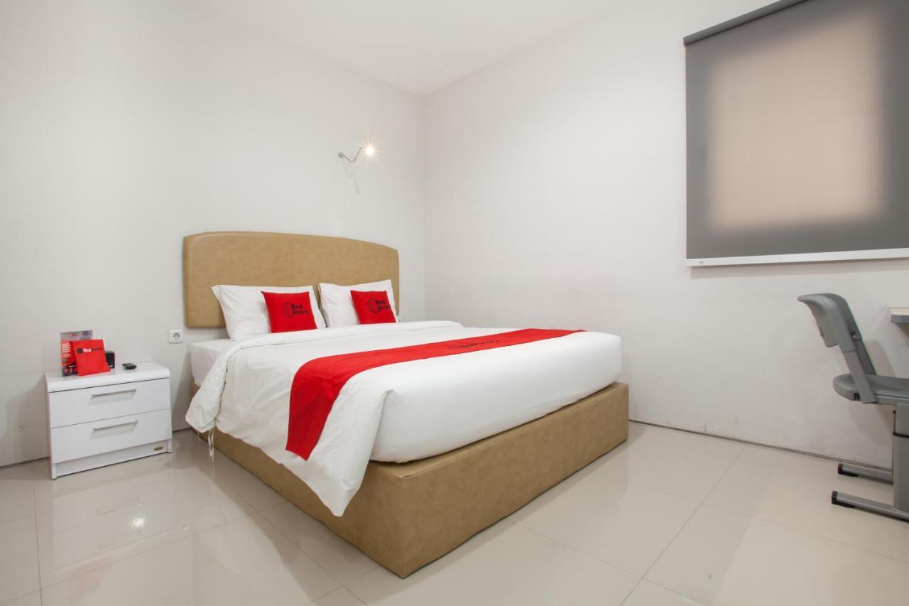 Hotel Reddoorz Near Pasar Turi Station Kapasari Exteriér fotografie