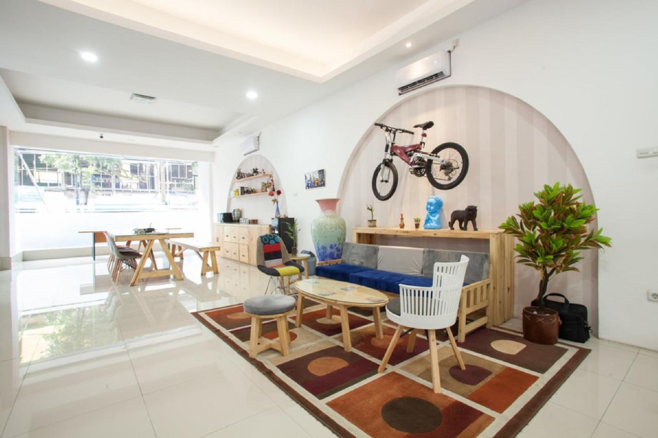 Hotel Reddoorz Near Pasar Turi Station Kapasari Exteriér fotografie
